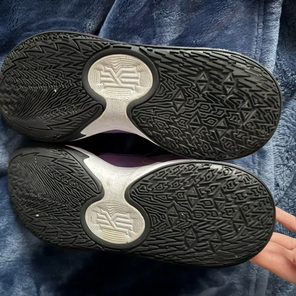 Men’s kyrie irvingg basketball shoes size 12 - Picture 2 of 4